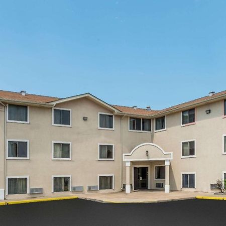 Quality Inn & Suites Earth City Екстер'єр фото