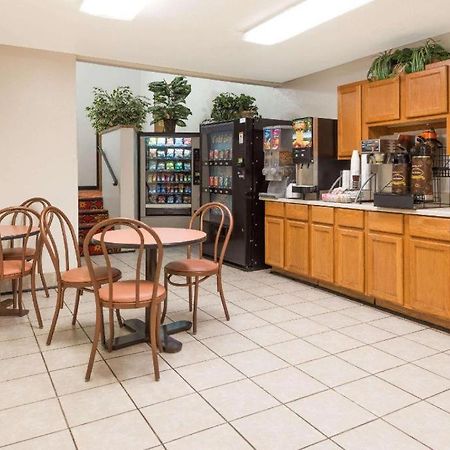 Quality Inn & Suites Earth City Екстер'єр фото
