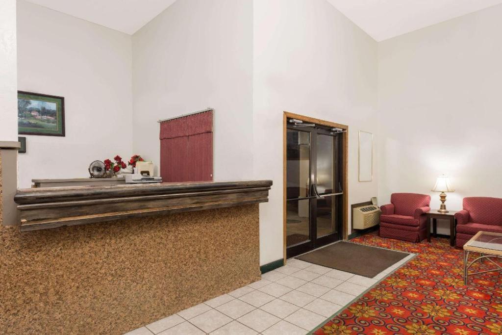 Quality Inn & Suites Earth City Екстер'єр фото