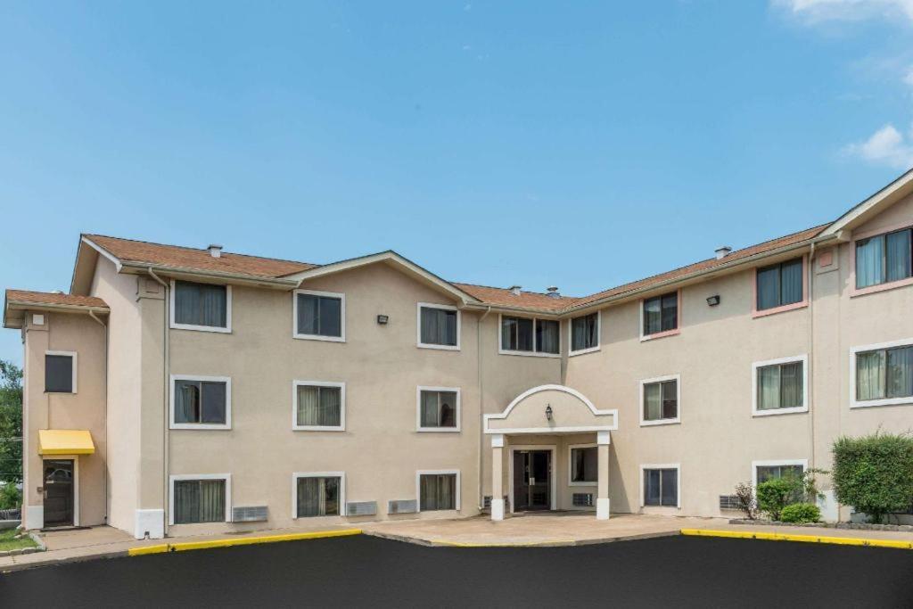 Quality Inn & Suites Earth City Екстер'єр фото