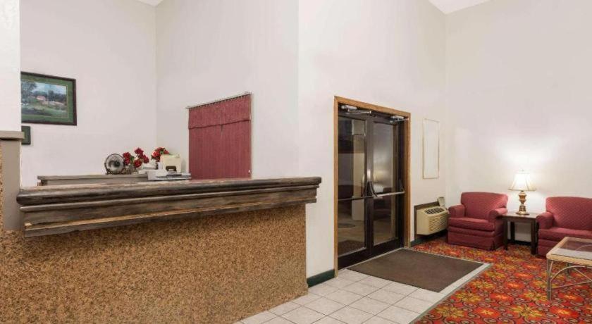Quality Inn & Suites Earth City Екстер'єр фото