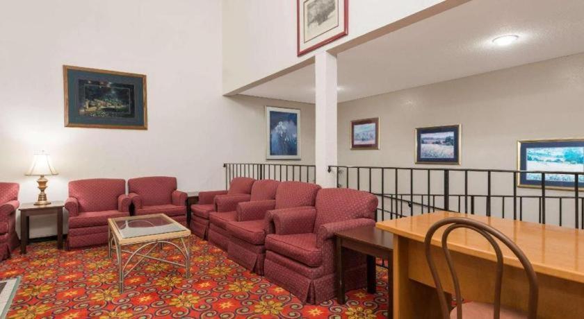 Quality Inn & Suites Earth City Екстер'єр фото
